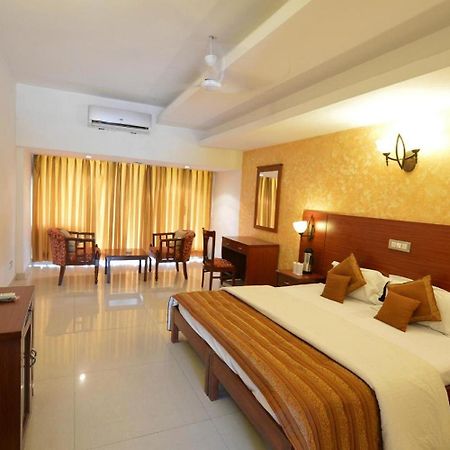 Hotel Raj Hans, Faridabad Eksteriør bilde