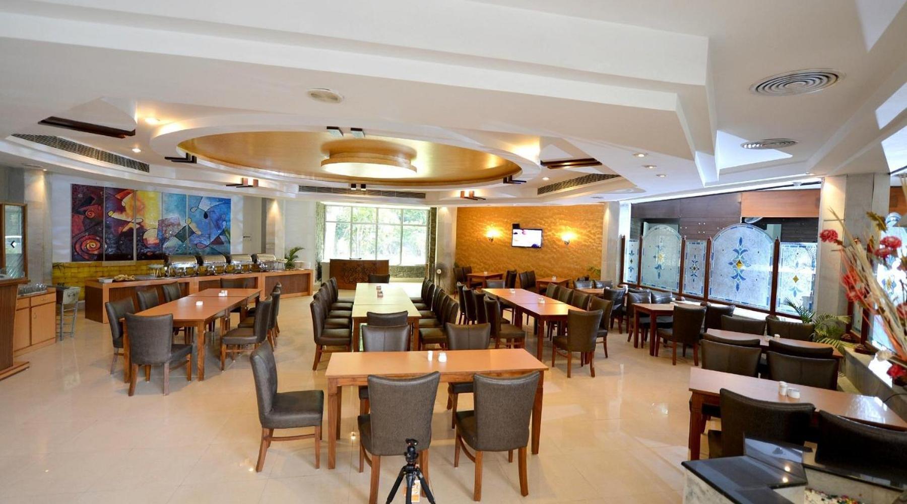 Hotel Raj Hans, Faridabad Eksteriør bilde